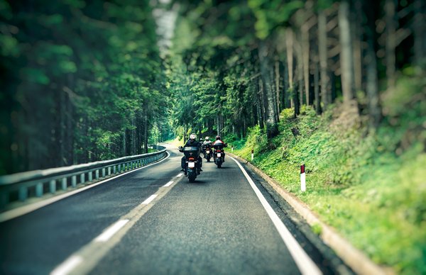 Rencontres entre motards : partage de passion et d'aventures